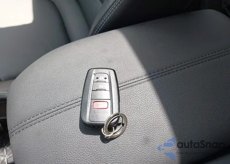 2023 Toyota Rav4 Hybrid Xle Premium z USA, uszkodzony, nr VIN JTMB6RFV1PD115966